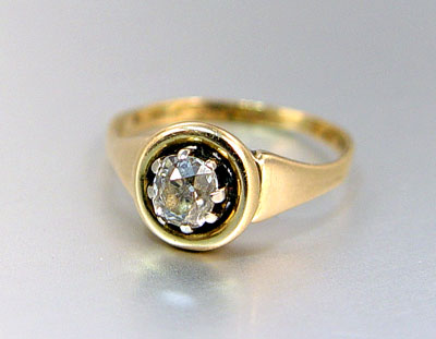 Appraisal: K GOLD RING WITH OLD MINE CUT DIAMOND K yellow