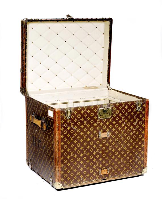 Appraisal: LOUIS VUITTON TRUNK France No The sides covered in leather