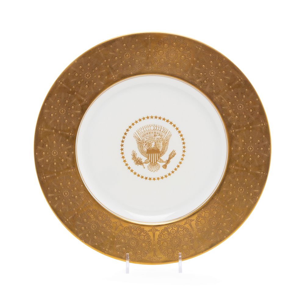 Appraisal: A Presidential Plate A Presidential Plate Castleton Studios centered with