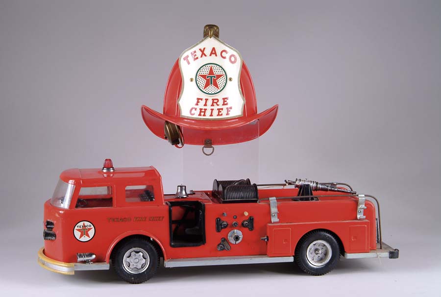 Appraisal: LARGE TEXACO FIRETRUCK AND HELMET By Buddy L Toys USA