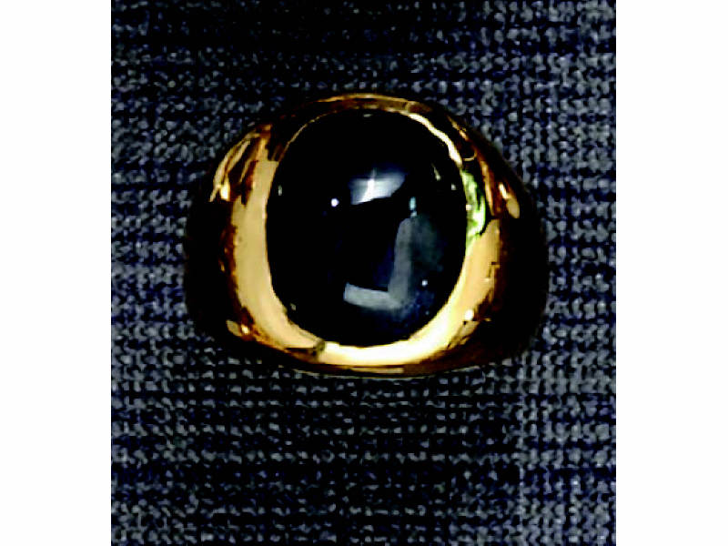 Appraisal: MAN'S BLUE SAPPHIRE RING k yellow gold polished ring with