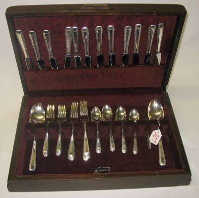 Appraisal: AMERICAN TOWLE STERLING SILVER FLATWARE SET pieces in the Candlelight