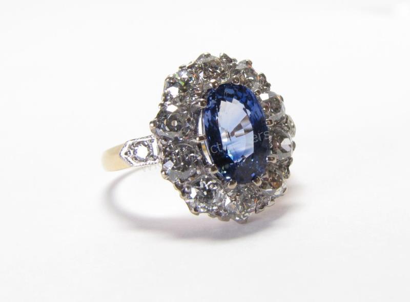 Appraisal: An K yellow gold ring with ct center oval sapphire