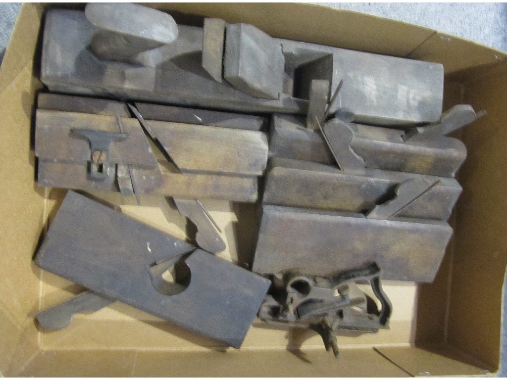 Appraisal: Box of woodplanes