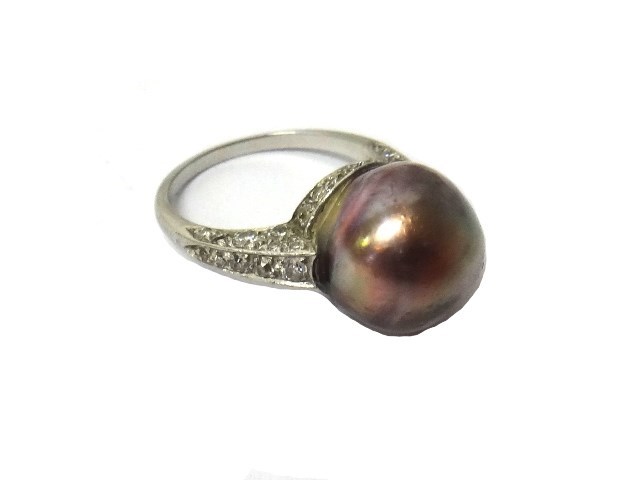 Appraisal: A diamond and black possibly natural pearl untested set ring