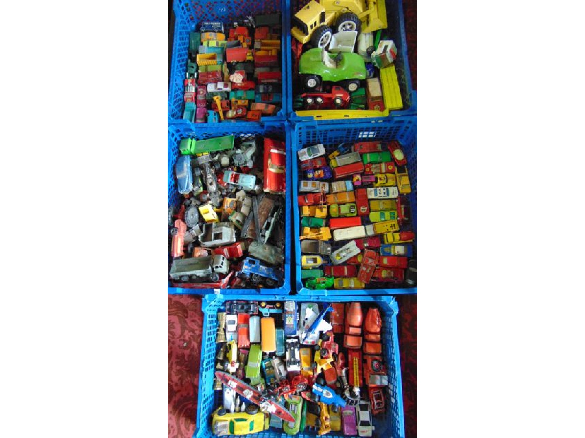 Appraisal: A large quantity of small vintage die cast model vehicles