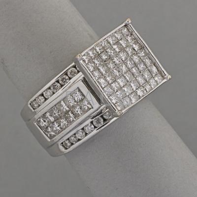 Appraisal: K WHITE GOLD DIAMOND RING ca Geometric design of invisibly