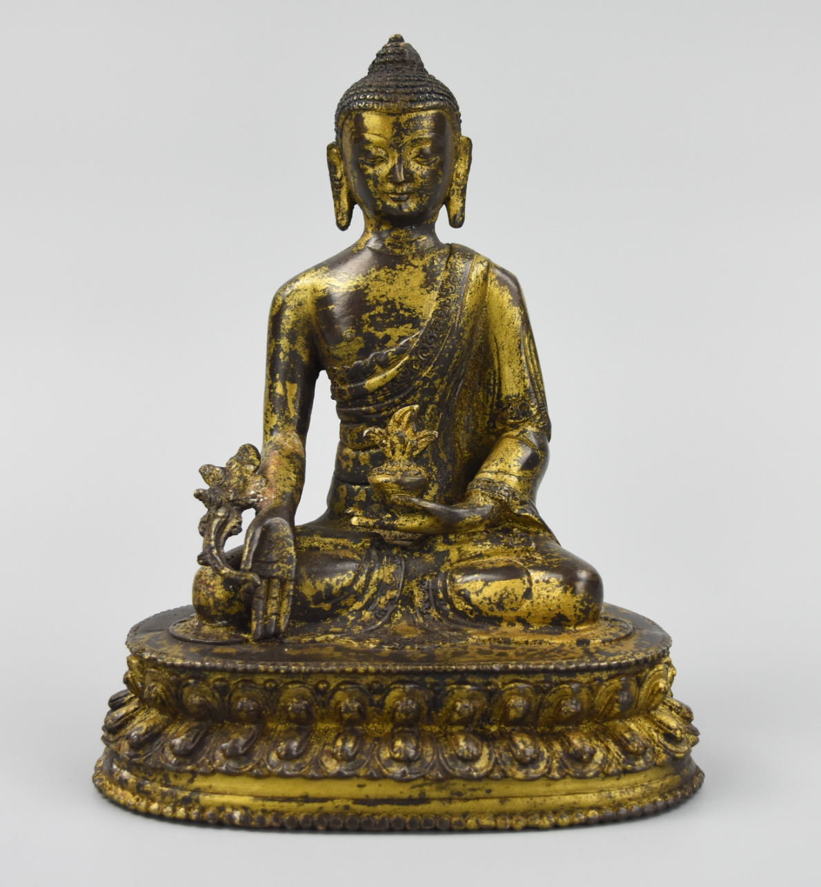 Appraisal: A CHINESE GILT BRONZE FIGURE OF BUDDHA QING D A