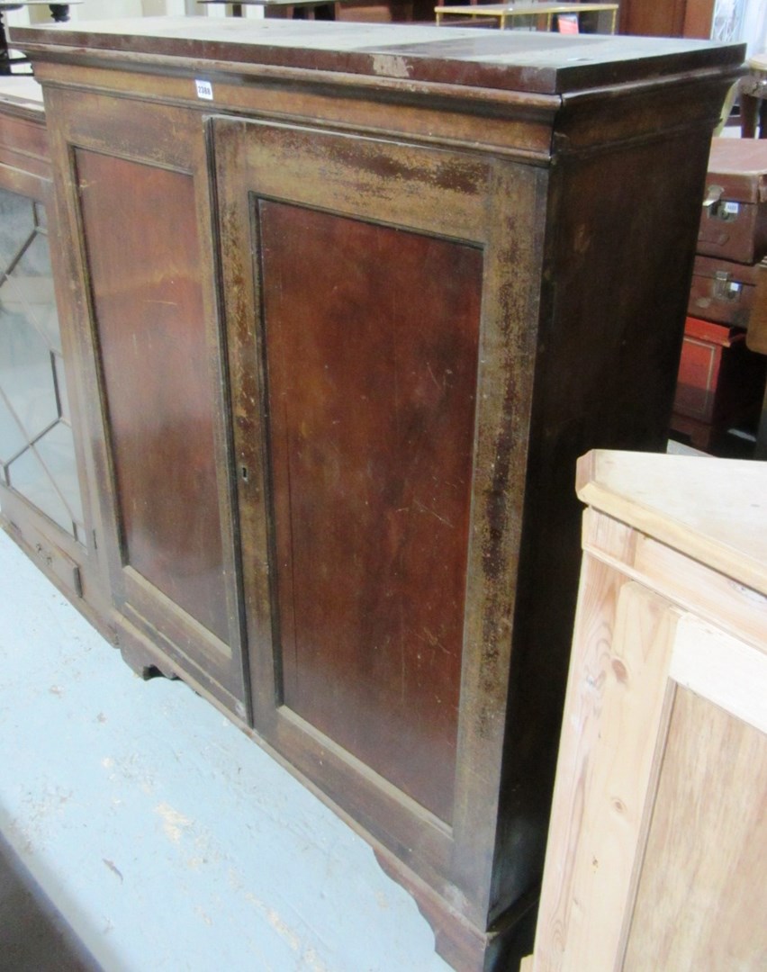 Appraisal: A th century mahogany bookcase with a pair of doors