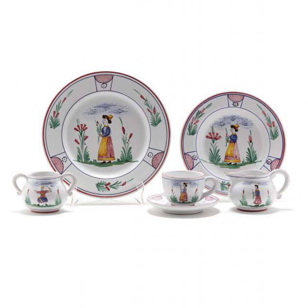 Appraisal: SET OF DERUTA LUNCHEON SERVICE FOR EIGHT PIECES Made in