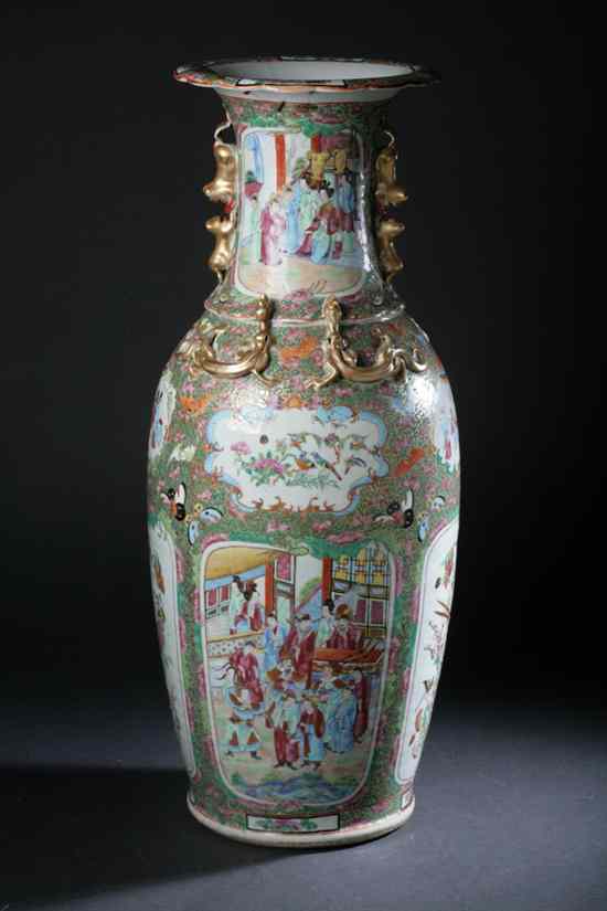 Appraisal: CHINESE ROSE MEDALLION PORCELAIN VASE th century - in high