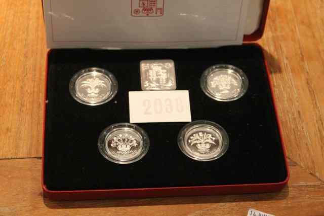 Appraisal: A UNITED KINGDOM ONE POUND SILVER PROOF COLLECTION - in