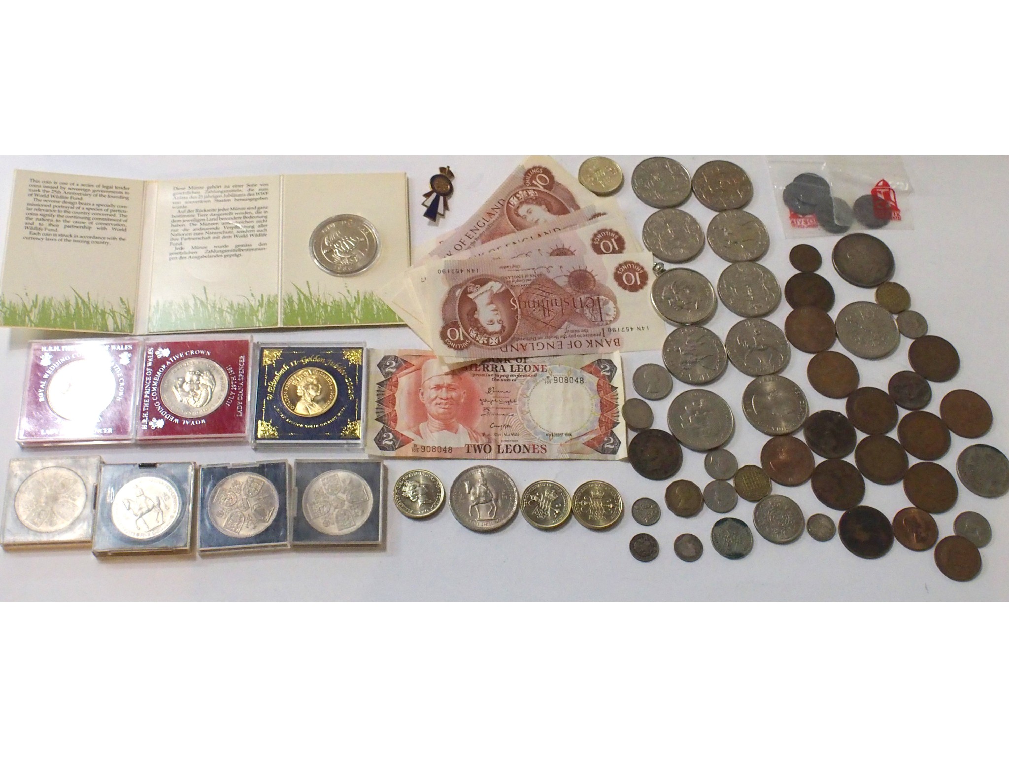 Appraisal: A collection of GB coinage and notes to include an