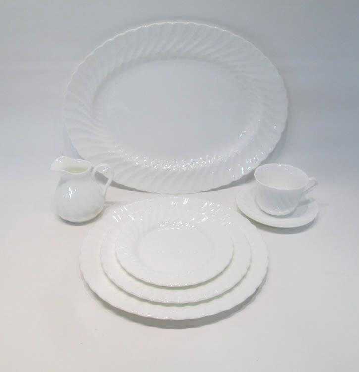 Appraisal: WEDGWOOD CHINA SET one hundred thirty-four pieces Candlelight pattern comprised