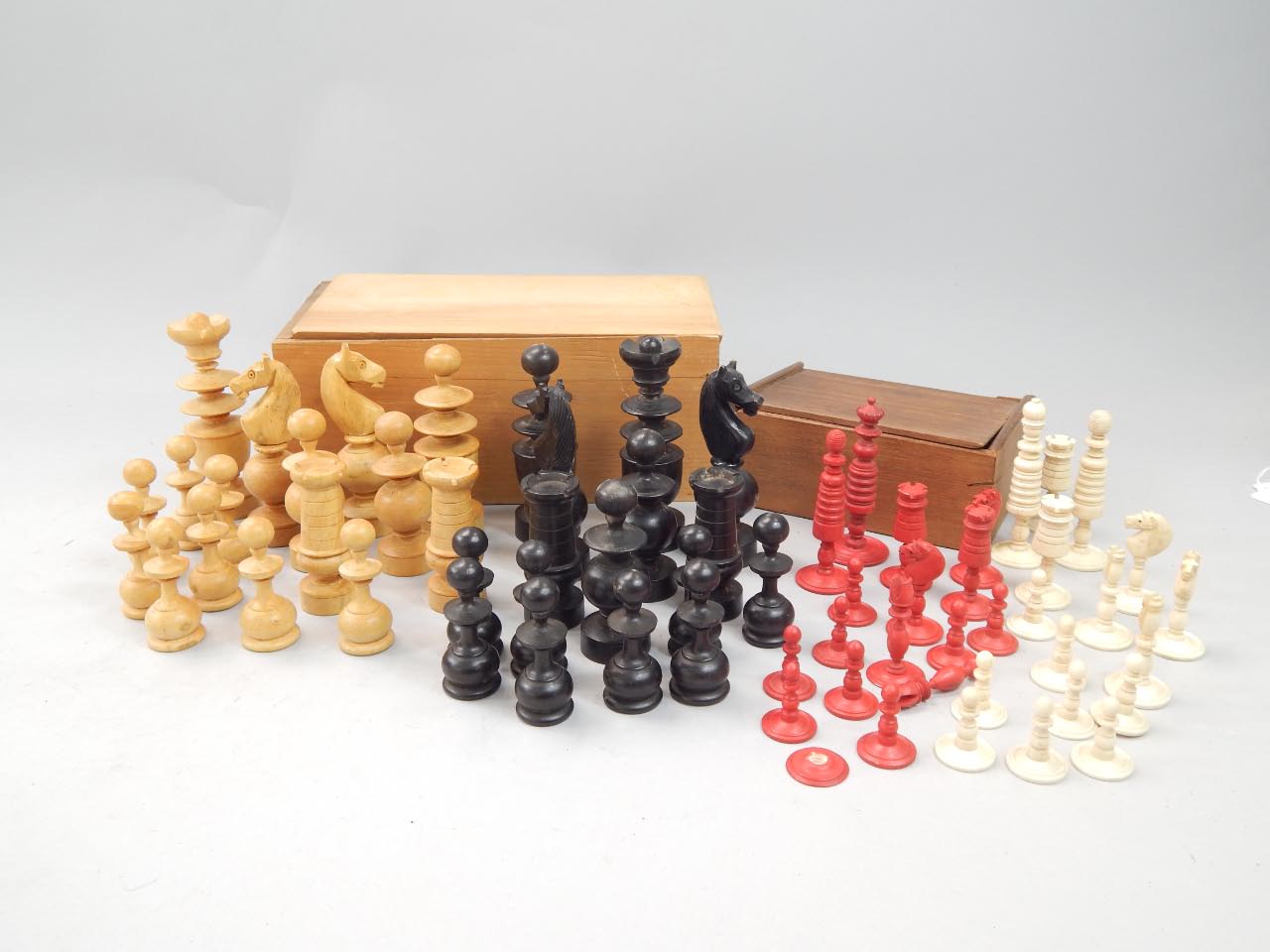 Appraisal: A red stained bone part chess set and a part