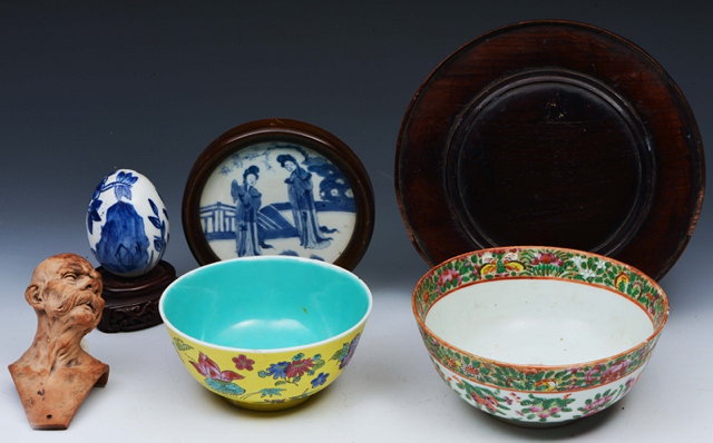 Appraisal: A COLLECTION TO INCLUDE two Chinese bowls an th Century