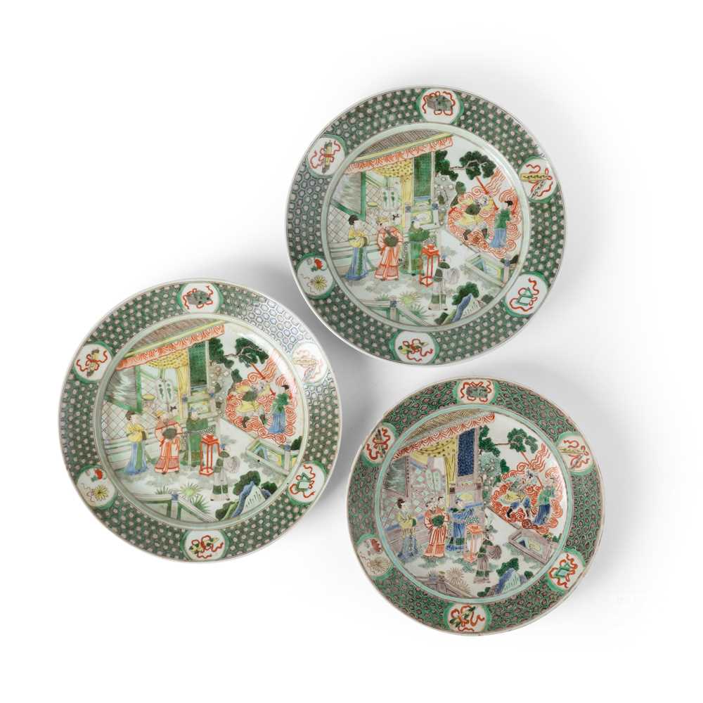 Appraisal: GROUP OF THREE WUCAI PLATES QING DYNASTY TH- TH CENTURY