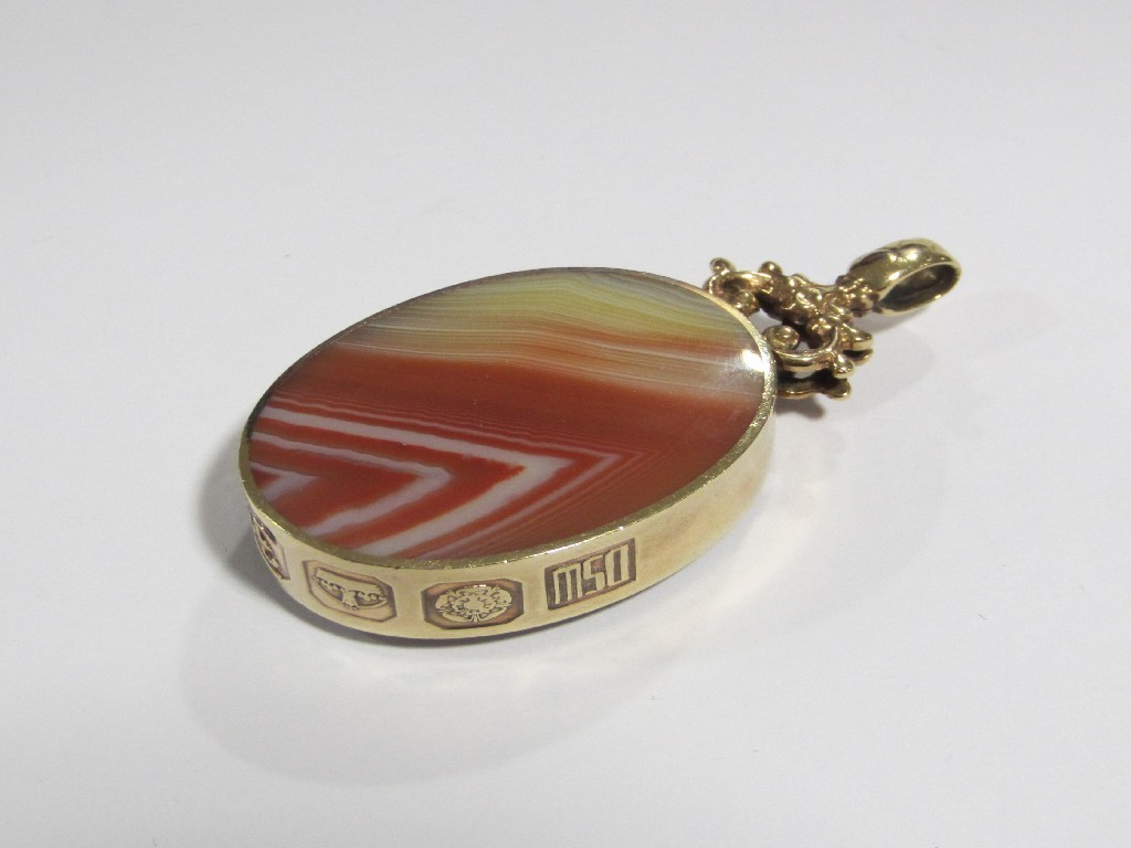 Appraisal: A ct gold mounted agate set oval fob pendant with