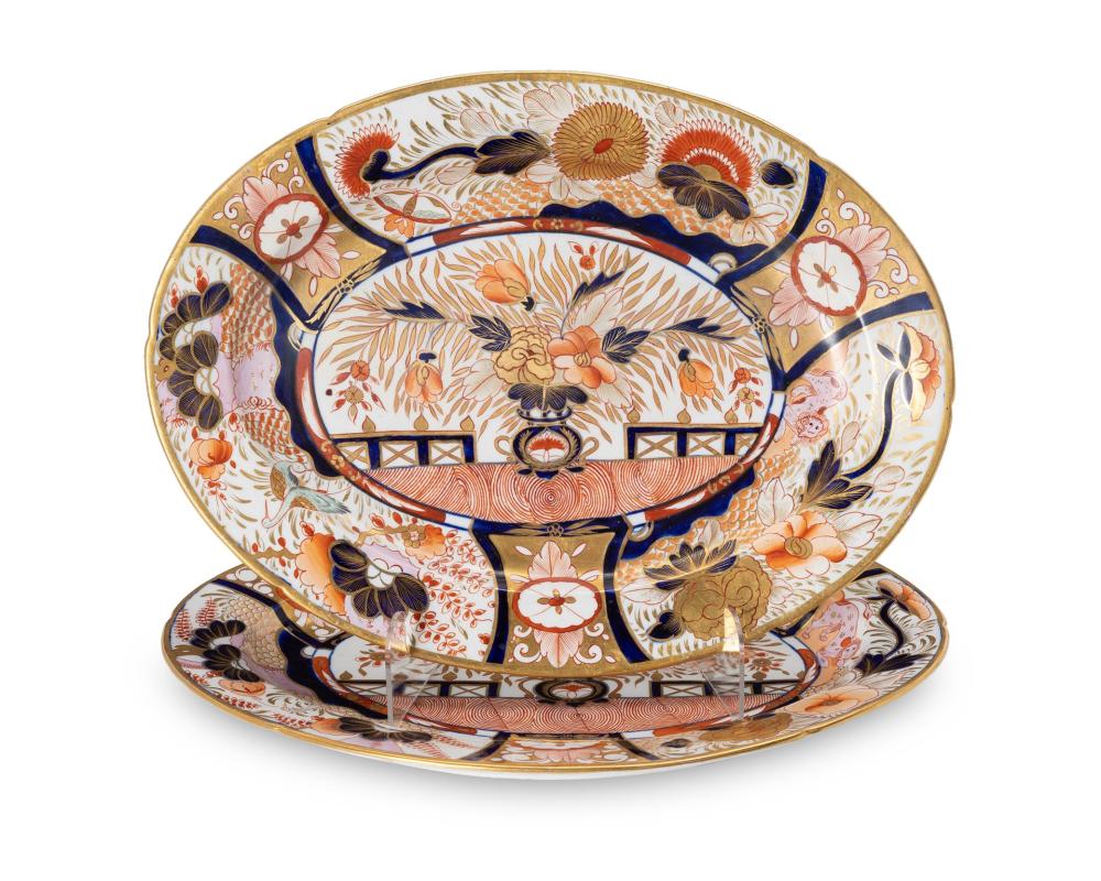 Appraisal: A PAIR OF JAPANESE IMARI PORCELAIN OVAL SERVING DISHESA pair