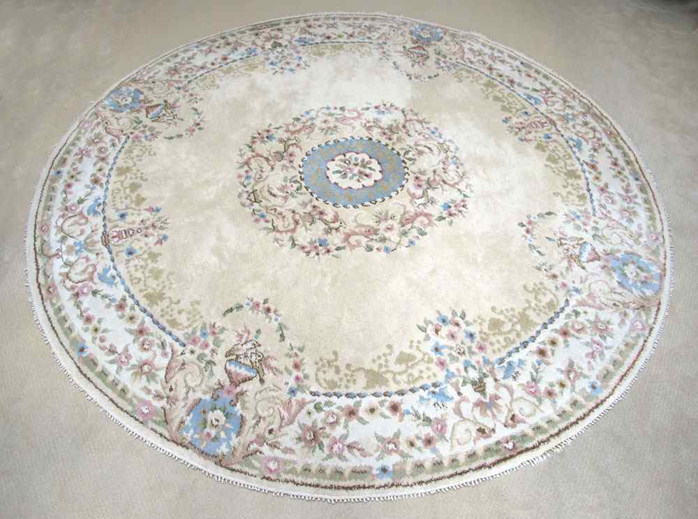 Appraisal: MODERN INDO-CHINESE HAND KNOTTED WOOL ROUND RUG ' circle A