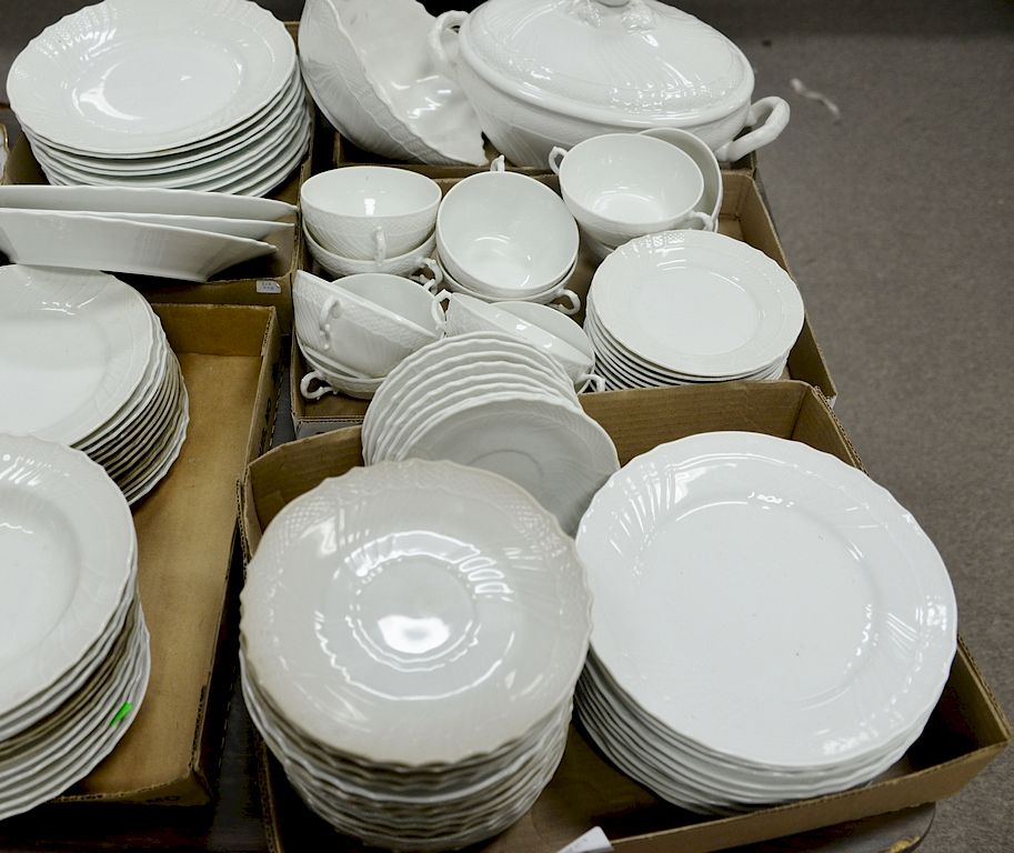 Appraisal: Richard Ginori set of china dinnerware setting for twelve Provenance