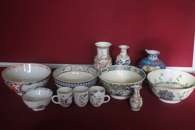 Appraisal: A COLLECTION OF ITEMS to include Chinese bowls a Persian