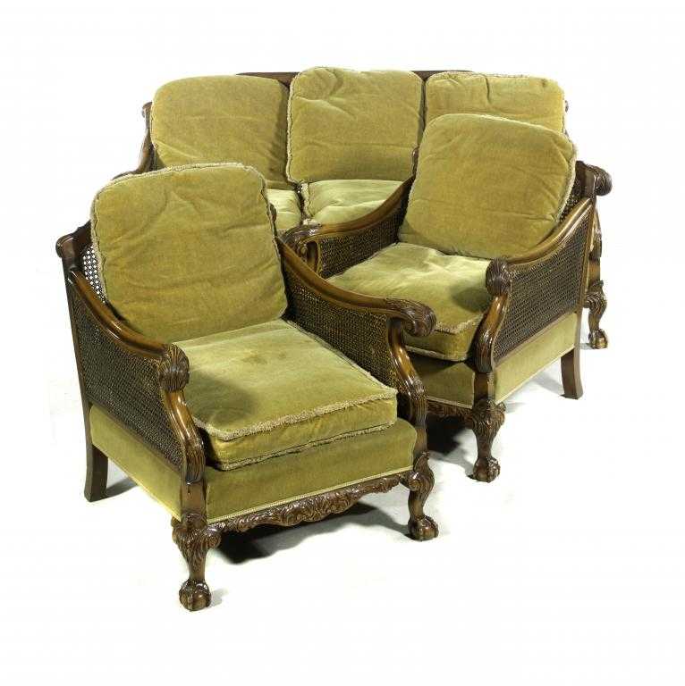 Appraisal: A CARVED WALNUT BERG RE SUITE of sofa and pair