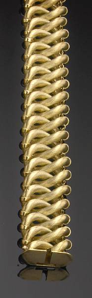 Appraisal: An k gold fluted infinity link bracelet fluted textured links