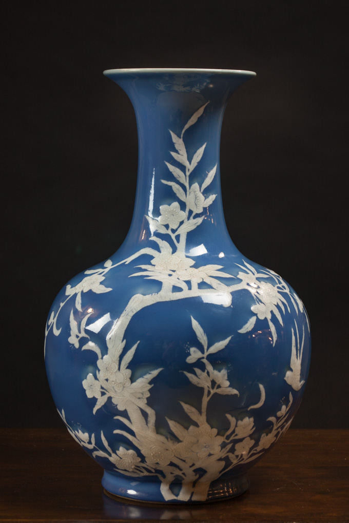 Appraisal: CHINESE PORCELAIN QING VASE having a flared lip rim above