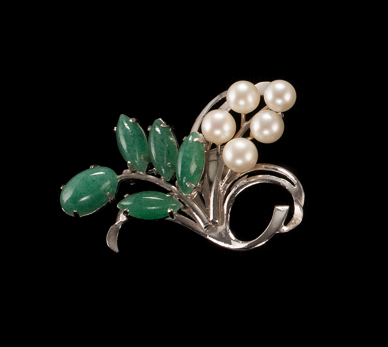 Appraisal: SILVER-MOUNTED JADE AND PEARL BROOCH In floral spray form with