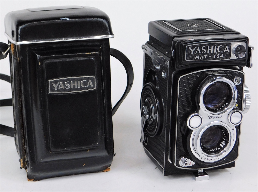 Appraisal: YASHICA YASHICA-MAT TLR CAMERA Yashica Yashica-Mat TLR camera for roll