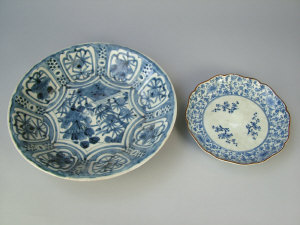 Appraisal: An Arita blue and white dish painted with pomegranate and