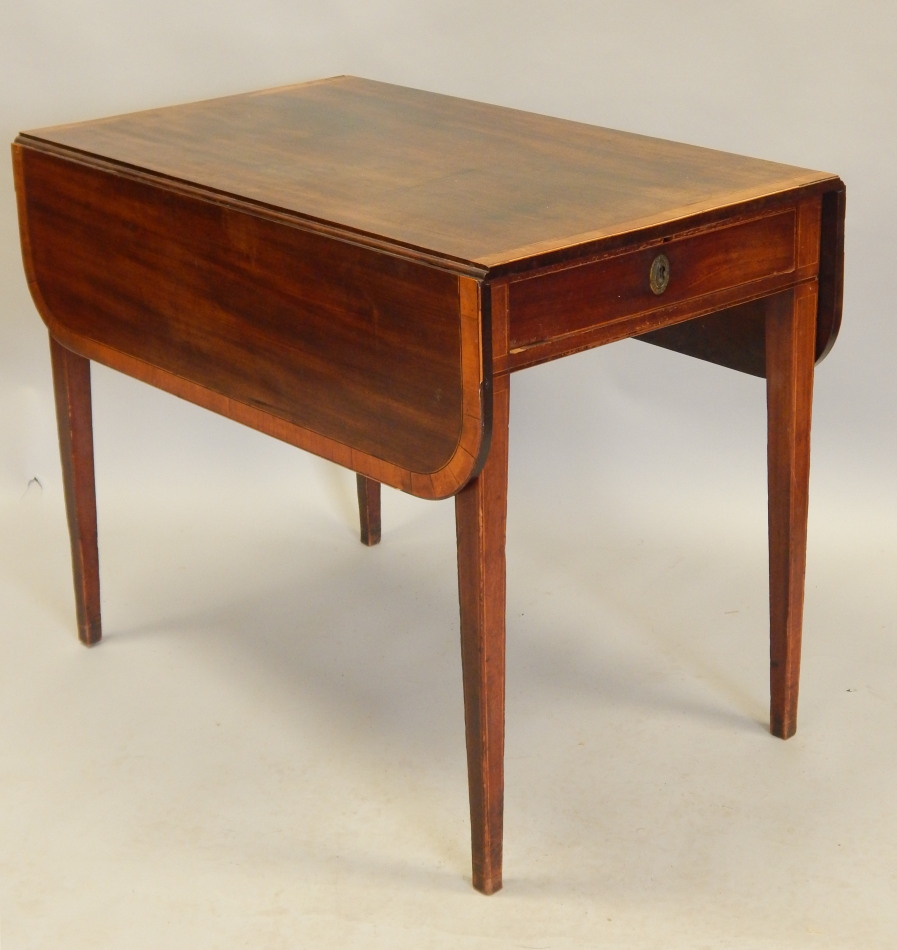 Appraisal: An early thC mahogany and satinwood cross banded Pembroke table