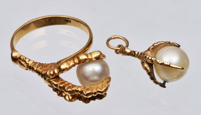 Appraisal: A PEARL SET DRESS RING in the form of an