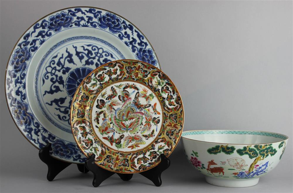 Appraisal: THREE CHINESE PORCELAIN ITEMS TH CENTURY AND LATER the group