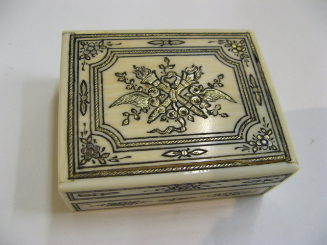 Appraisal: AN IVORY STAMP BOX having hinged lid with original interior