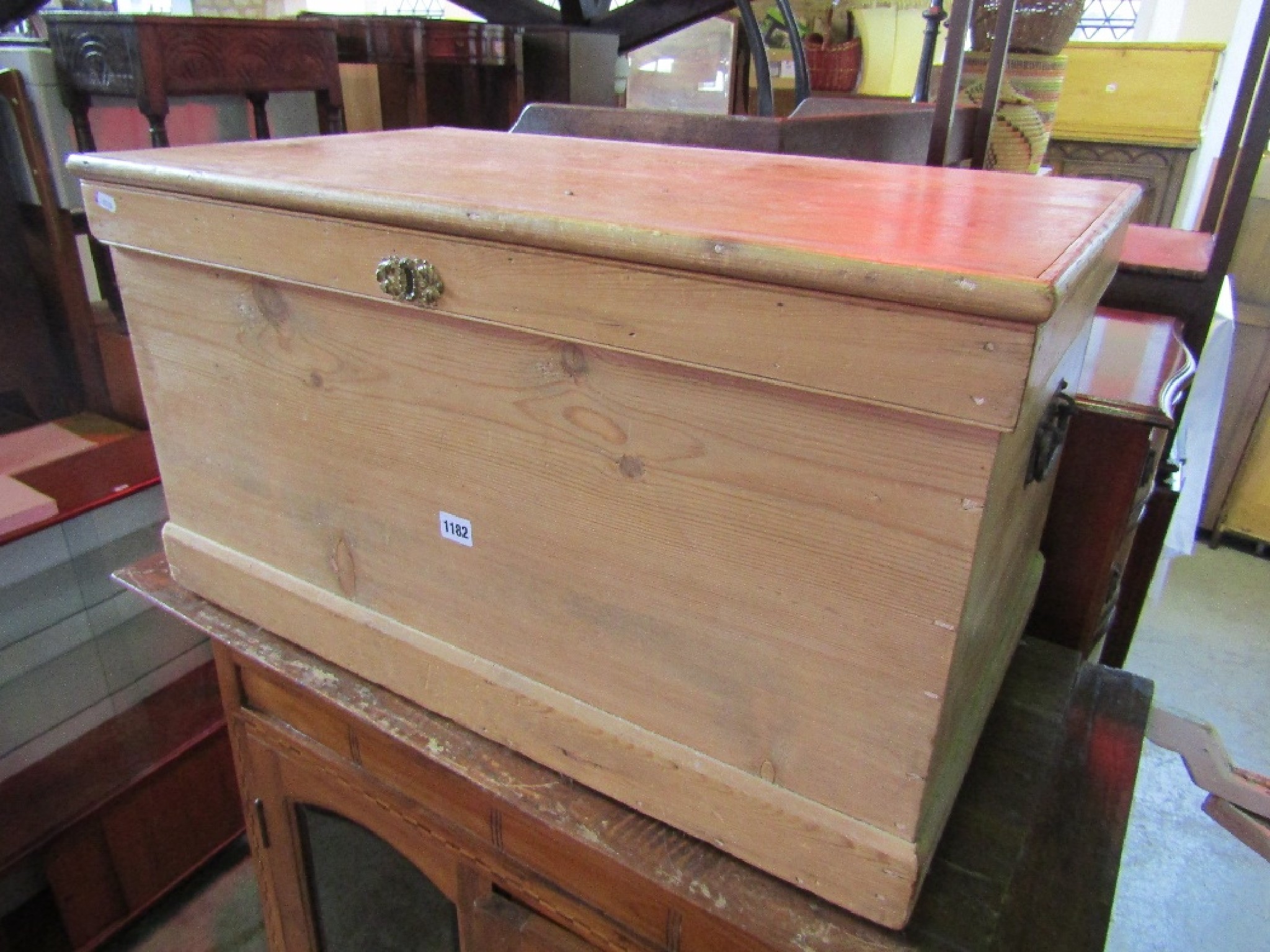 Appraisal: A th century stripped pine blanket box with hinged lid