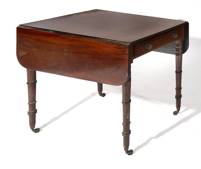 Appraisal: A VICTORIAN MAHOGANY DROP LEAF PEMBROKE TABLE fitted one end