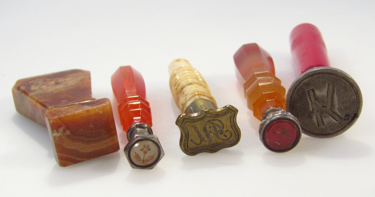 Appraisal: A late thC carnelian desk seal with shaped handle and