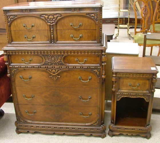 Appraisal: FIVE-PIECE OAK AND WALNUT BEDROOM SET American c 's comprising