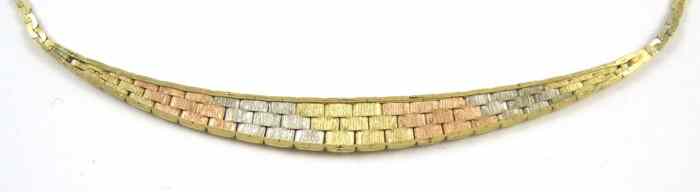 Appraisal: FOURTEEN KARAT GOLD CHAIN NECKLACE The yellow white and rose