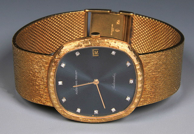 Appraisal: AN AUDEMARS PIGUET CT GOLD GENTLEMANS AUTOMATIC WRIST WATCH with