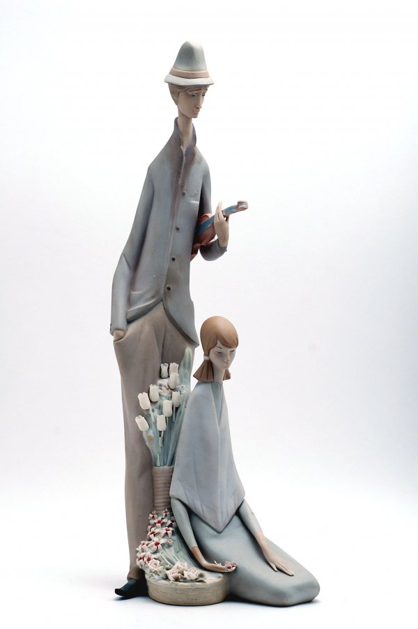 Appraisal: Circa Lladro figurine Violinist and Girl marked Made in Spain