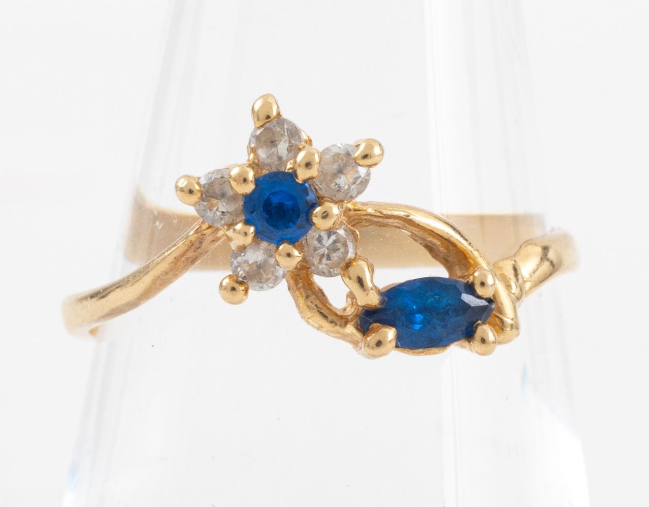 Appraisal: K YELLOW GOLD SAPPHIRE DIAMOND RING K yellow gold ring