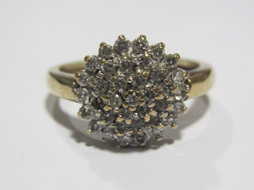 Appraisal: Nine carat gold diamond cluster ring one stone missing