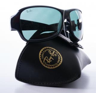 Appraisal: Ray Ban Black Sunglasses Unisex w Case Marked inside RB