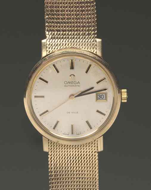 Appraisal: A GENTLEMANS CT GOLD OMEGA AUTOMATIC WRIST WATCH with silvered