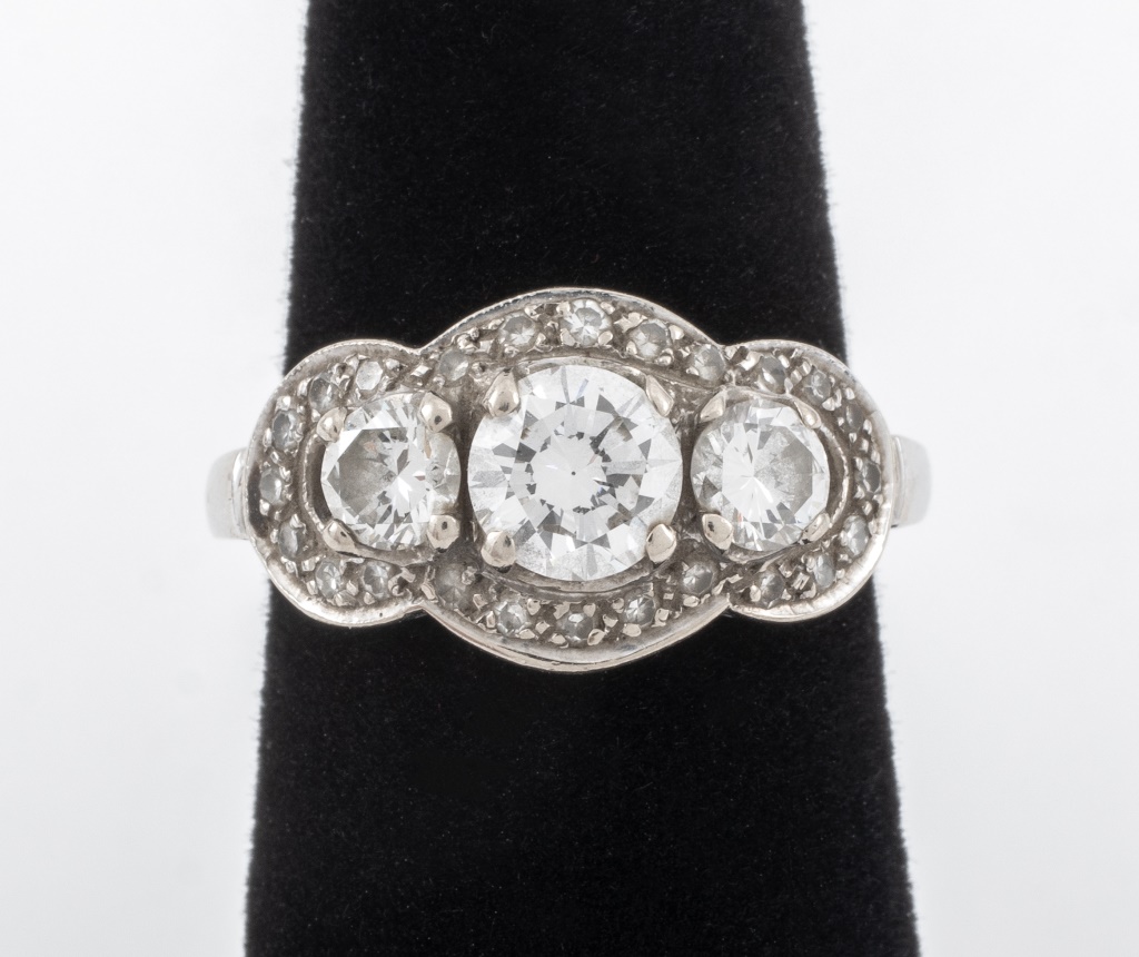 Appraisal: K WHITE GOLD DIAMOND RING K white gold ring brightly