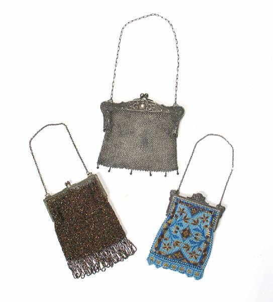 Appraisal: A group of eight mesh ladies purses early th century