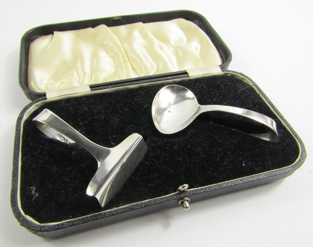 Appraisal: A George VI silver baby's feeding spoon and pusher cased